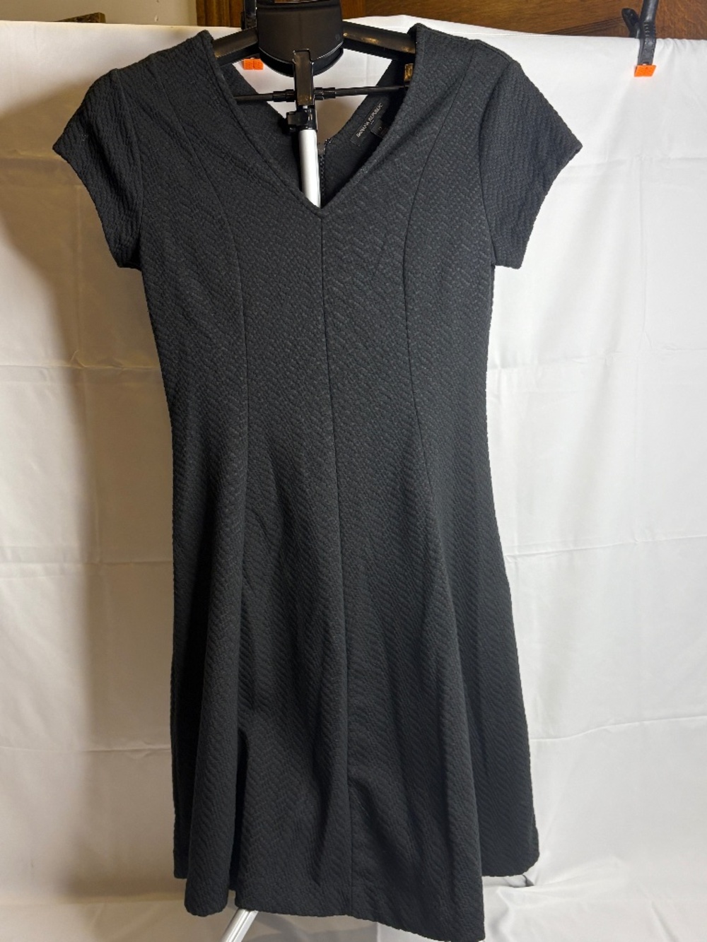 Banana Republic Size 0 Black A-Line V Neck Dress Pebble Textured Fabric